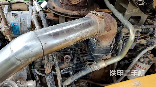 散热器全景（压路机发动机舱）