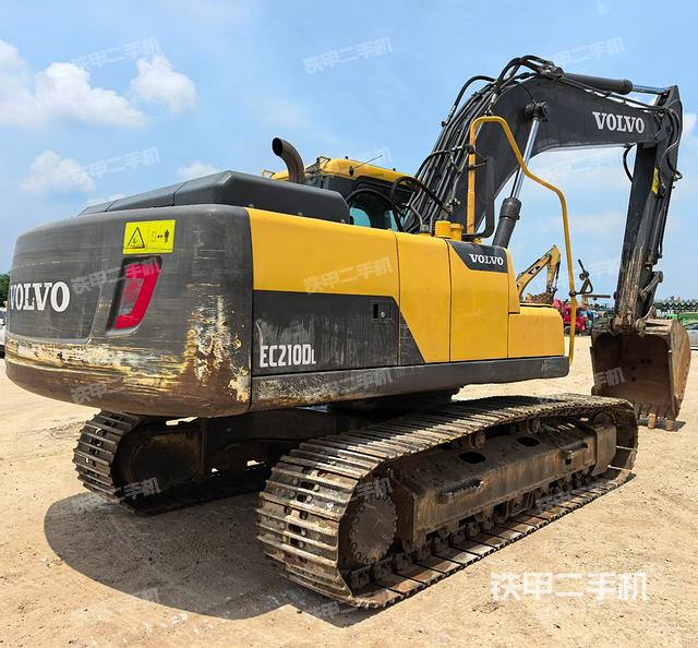 沃尔沃EC210D挖掘机