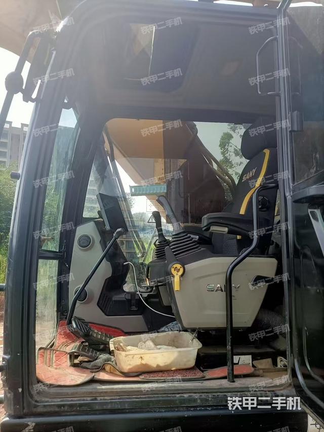 駕駛室整體（整機(jī)外觀）