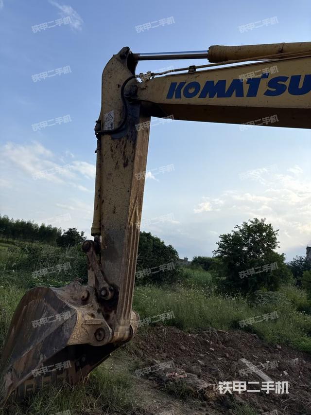 小臂整體左后(工作和回轉(zhuǎn)裝置) 小臂整體左后(工作和回轉(zhuǎn)裝置)