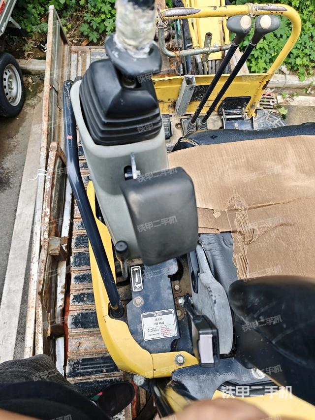 座椅右侧控制台/钥匙门/油门/含右手柄（驾驶室部分）