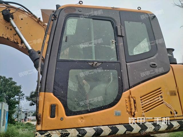 驾驶室整体（整机外观）