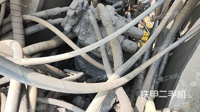 回轉(zhuǎn)馬達(dá)和主控閥(整機(jī)外觀) 回轉(zhuǎn)馬達(dá)和主控閥(整機(jī)外觀)