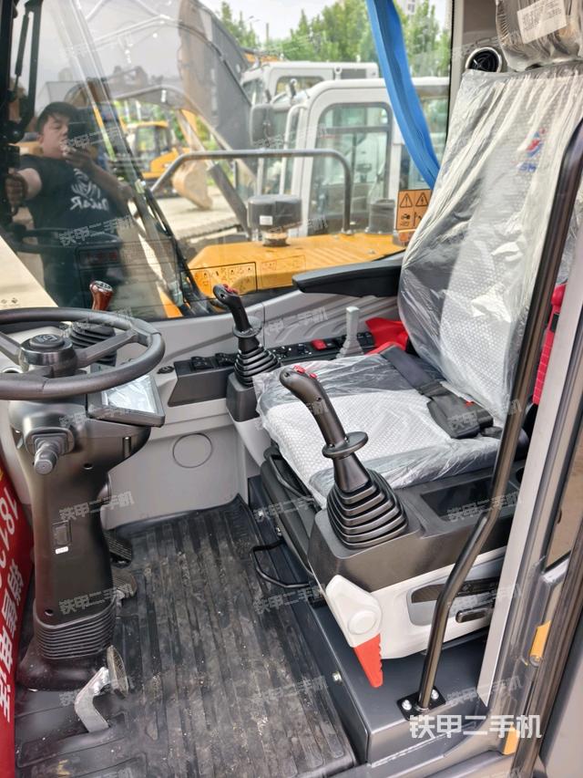 ?駕駛室正側(cè)（駕駛室部分）