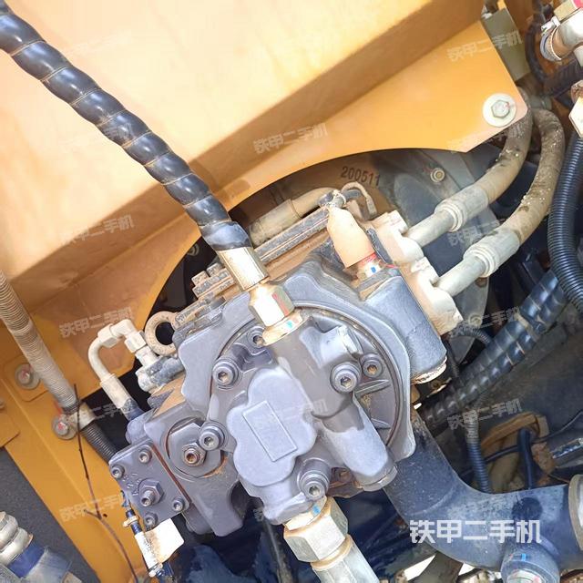 液压泵舱室正面整体(整机外观) 液压泵舱室正面整体(整机外观)