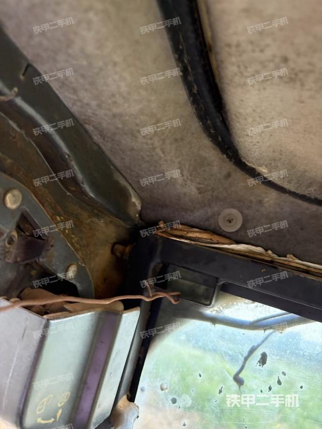 座椅后部(駕駛室部分) 座椅后部(駕駛室部分)