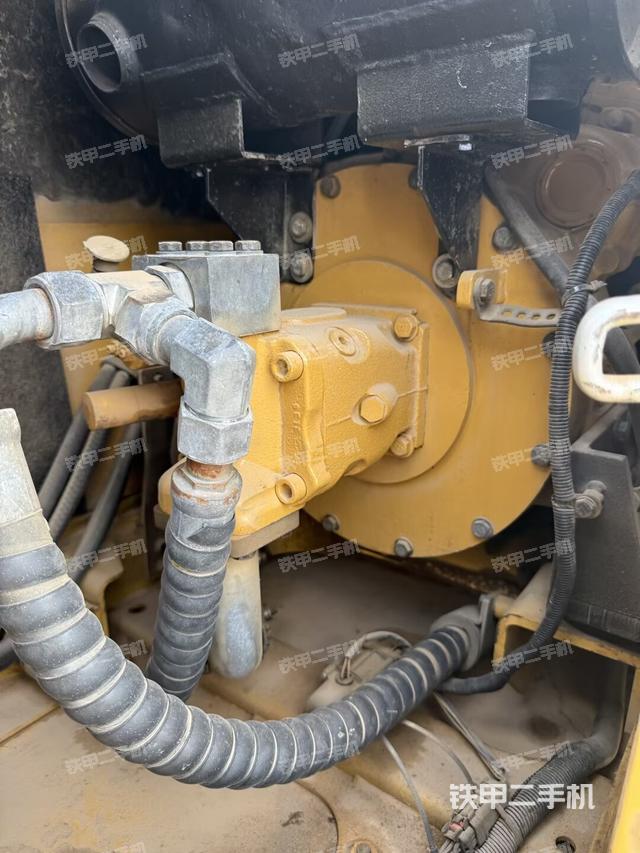 液壓泵艙室正面整體（整機(jī)外觀）