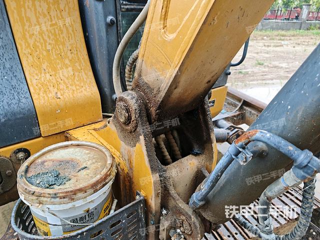 大臂根部?斜（工作和回轉(zhuǎn)裝置）