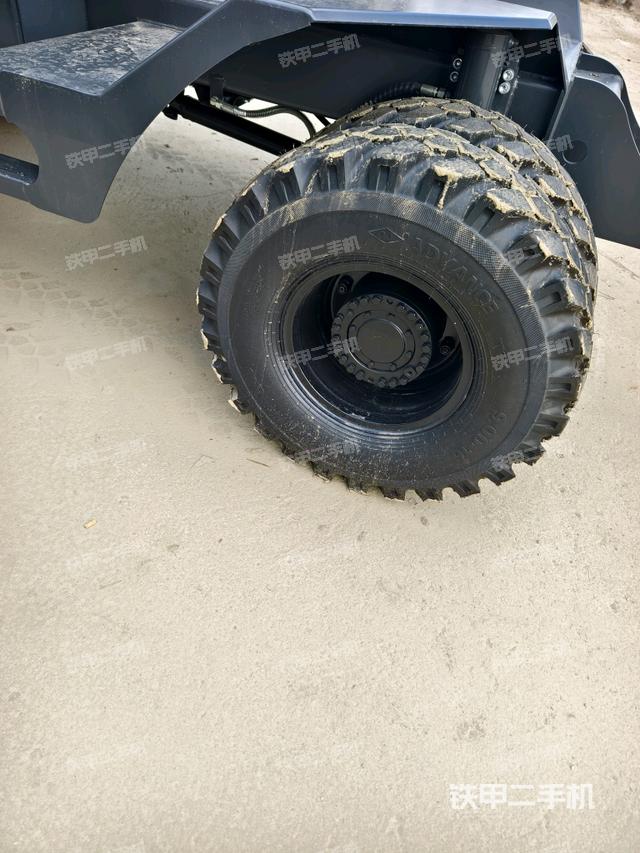 左驅(qū)動(dòng)輪（行走機(jī)構(gòu)）