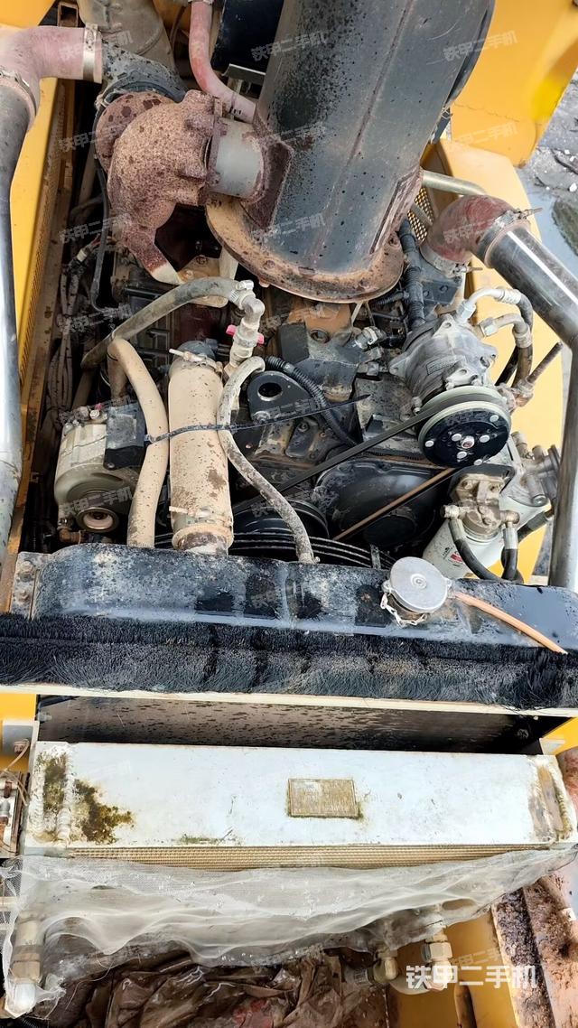 发动机舱全景（压路机发动机舱）