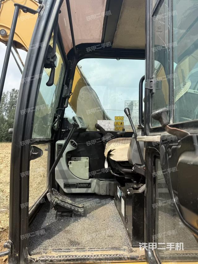 駕駛室頂部（整機(jī)外觀）