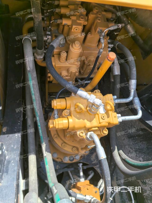 回转马达和主控阀（整机外观）