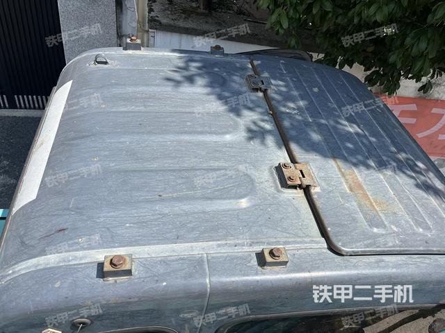 驾驶室顶部（整机外观）