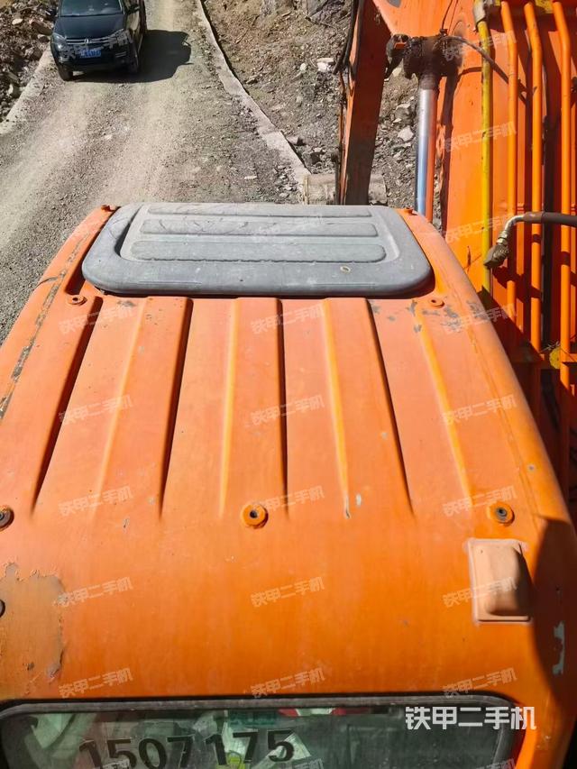 駕駛室頂部（整機(jī)外觀）