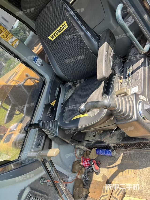 驾驶室整体（整机外观）