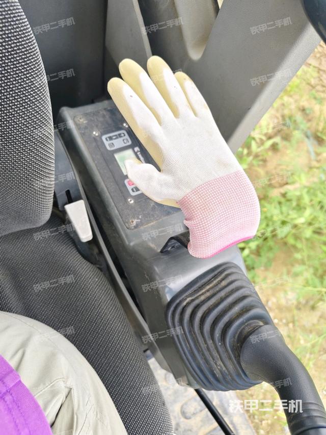 座椅左側(cè)控制臺(tái)/音響/含左手柄（駕駛室部分）