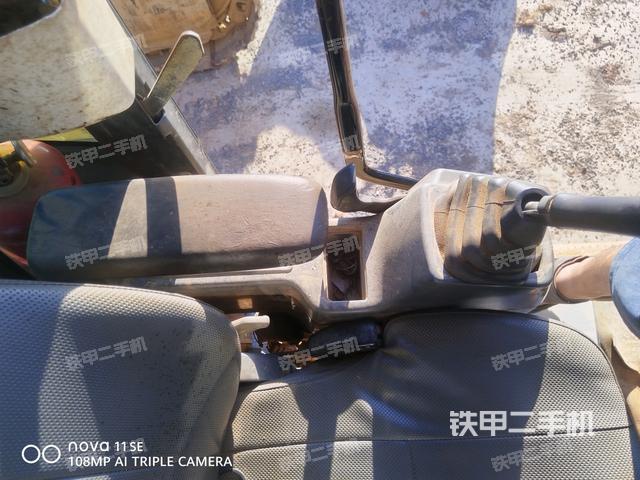 座椅右侧控制台/钥匙门/油门/含右手柄（驾驶室部分）