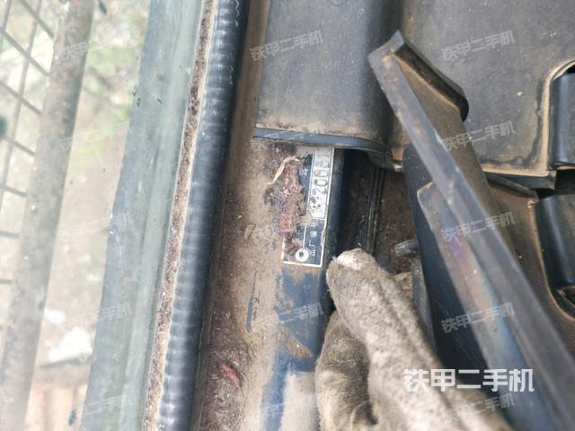 右側(cè)玻璃角標(biāo)（駕駛室部分）