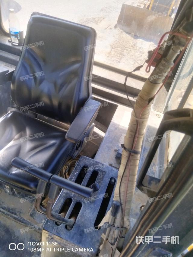 玻璃角標(biāo)（推土機(jī)駕駛室）