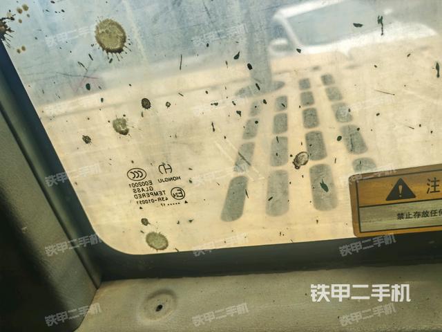 左后方玻璃角標（駕駛室部分）