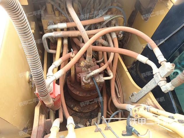 回转马达和主控阀（整机外观）