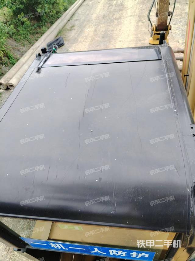 驾驶室顶部（整机外观）