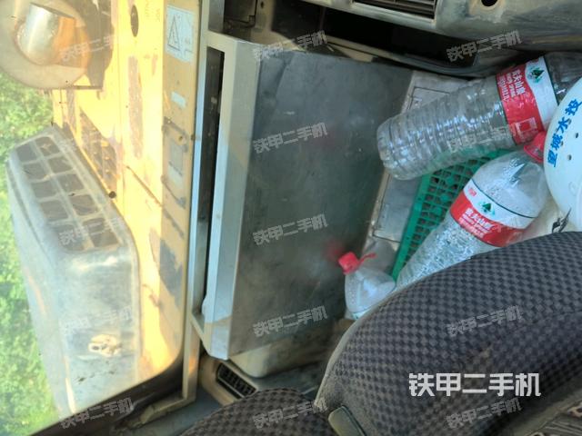 座椅右侧控制台/钥匙门/油门/含右手柄（驾驶室部分）