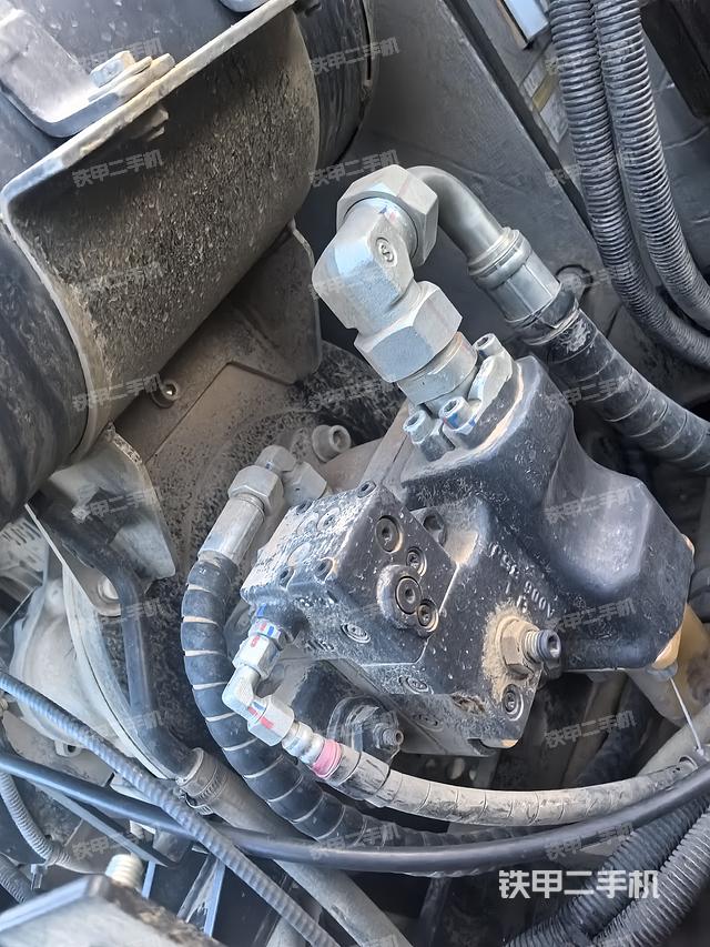 液壓泵艙室正面整體（整機(jī)外觀）