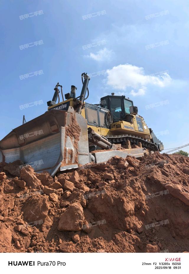 設備正前全景（推土機整車外觀）