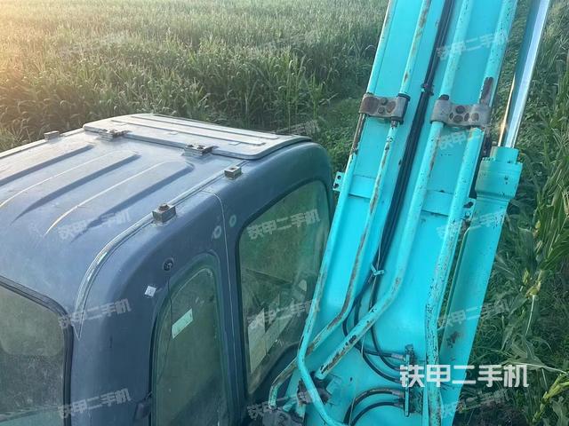 駕駛室頂部（整機(jī)外觀）