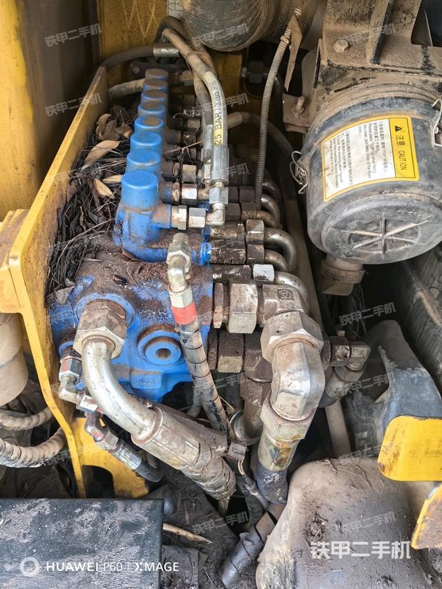 回转马达和主控阀（整机外观）