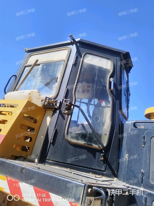 駕駛室左側(cè)全景照（推土機(jī)駕駛室）