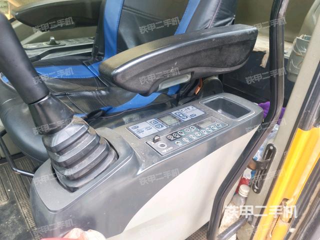 座椅左側(cè)控制臺/音響/含左手柄（駕駛室部分）