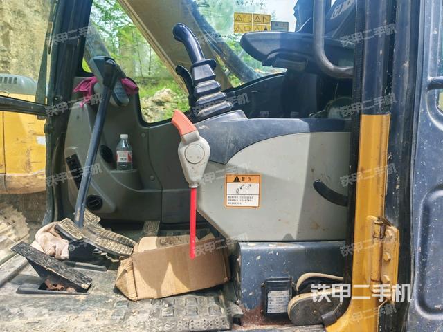 后窗玻璃角標（駕駛室部分）