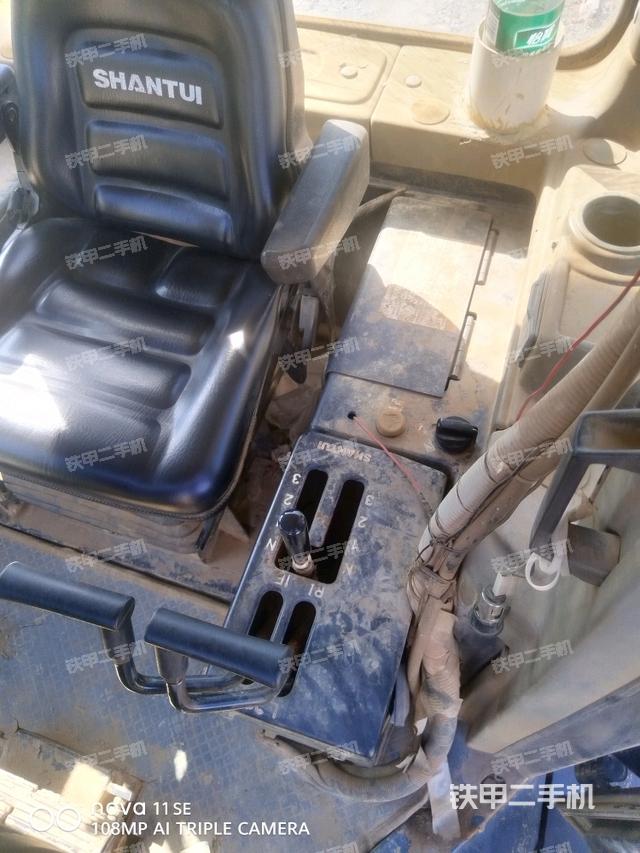 玻璃角標(biāo)（推土機(jī)駕駛室）