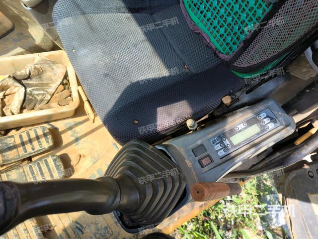 后窗玻璃角标（驾驶室部分）