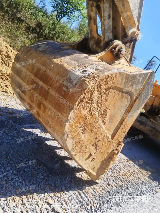 铲斗右后整体（工作和回转装置）