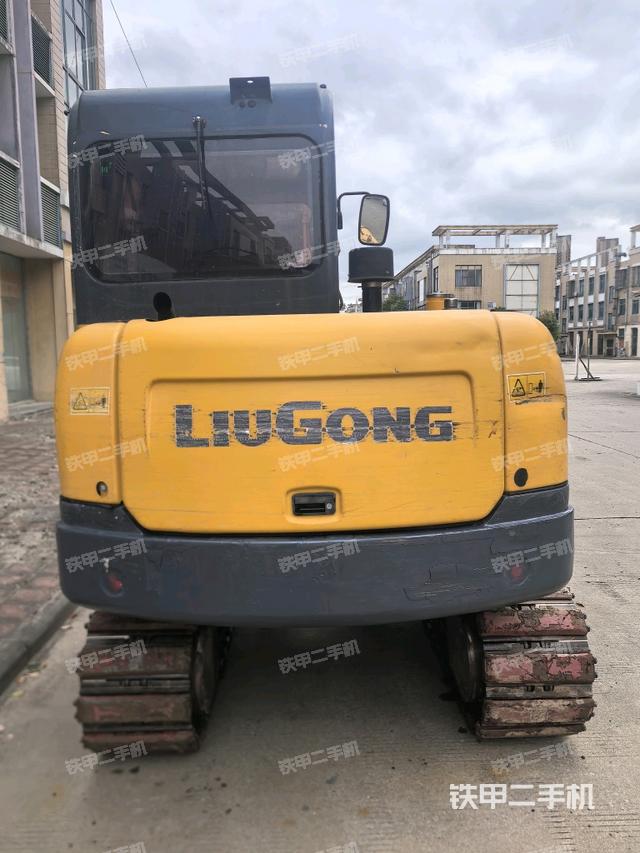 驾驶室顶部（整机外观）