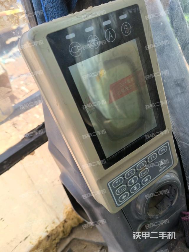 座椅左侧控制台/音响/含左手柄（驾驶室部分）