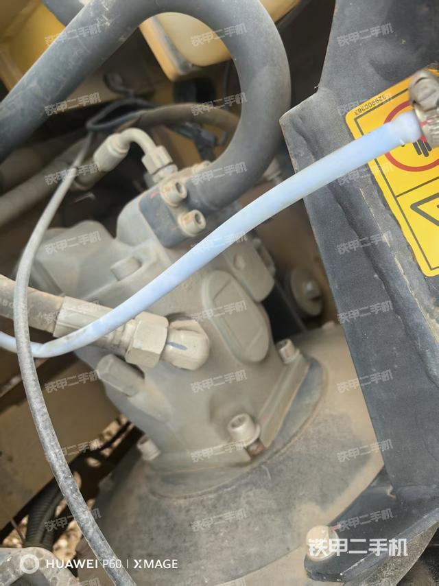 液压泵舱室正面整体（整机外观）