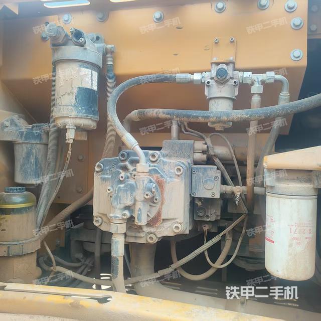 液壓泵艙室正面整體(整機(jī)外觀) 液壓泵艙室正面整體(整機(jī)外觀)