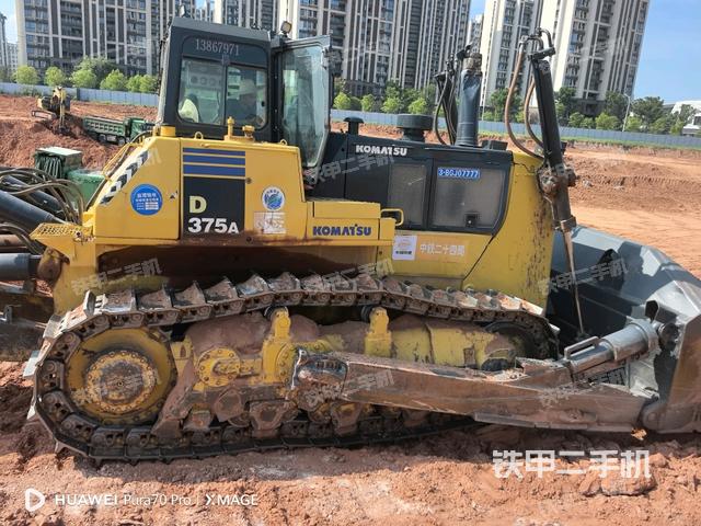 松土器全景（推土機底盤及工作裝置）