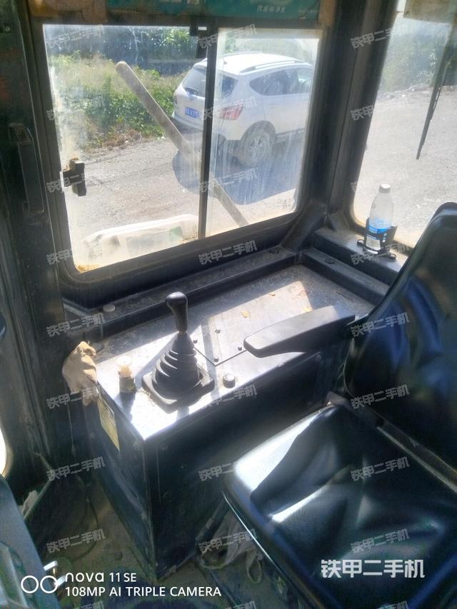 駕駛室內(nèi)部頂部（推土機(jī)駕駛室）