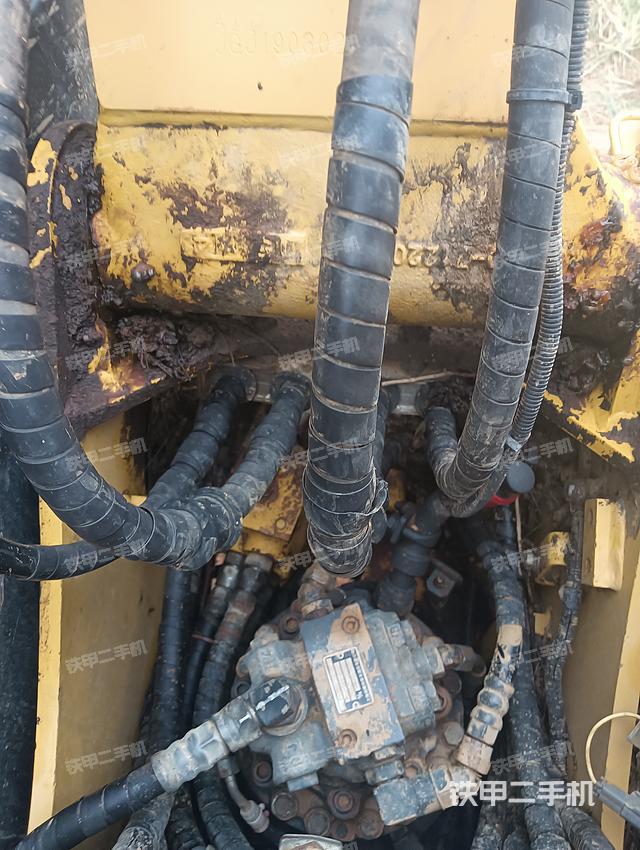 回轉(zhuǎn)馬達和主控閥（整機外觀）