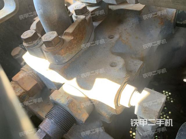 液壓泵艙室正面整體（整機(jī)外觀）