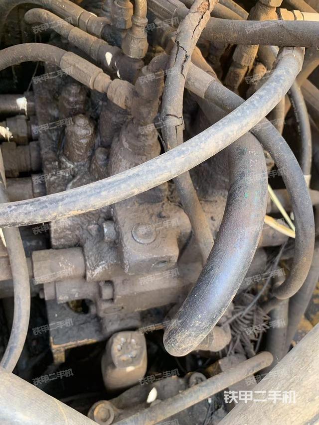 回轉馬達和主控閥（整機外觀）