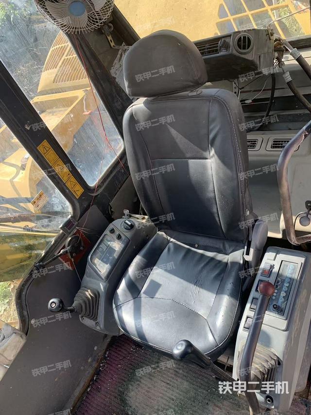 駕駛室整體（整機(jī)外觀）