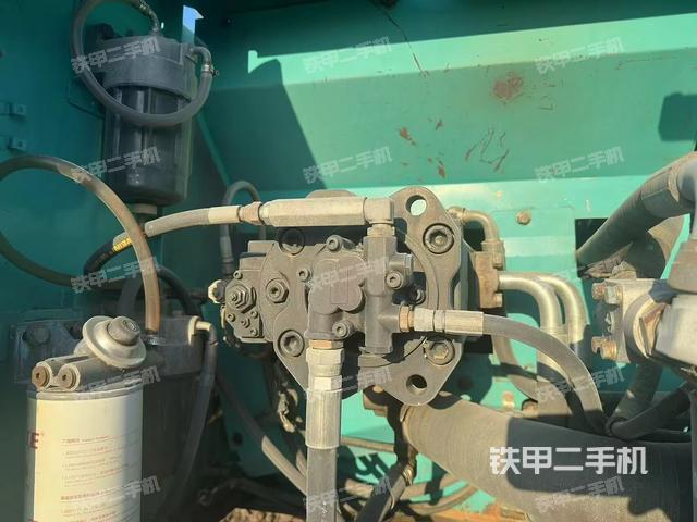液壓泵艙室正面整體（整機(jī)外觀）