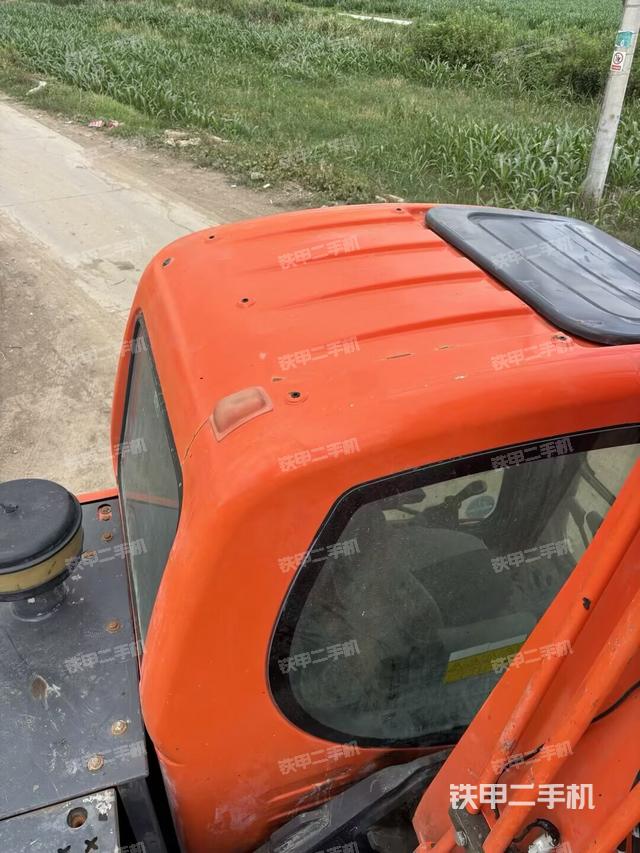 驾驶室顶部（整机外观）