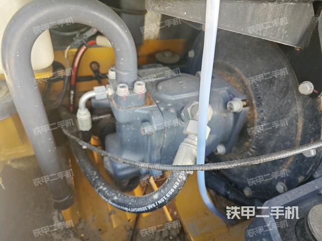 液压泵舱室正面整体（整机外观）